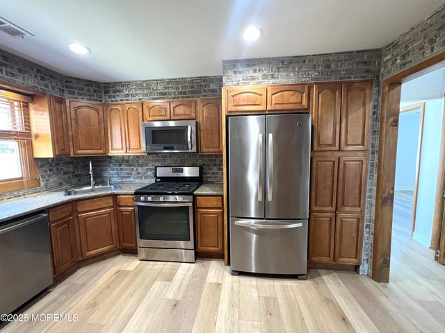 61 Longman Street, Toms River, NJ 08753