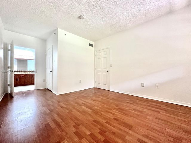 215 SW 117th Ter 14104, Pembroke Pines, FL 33025