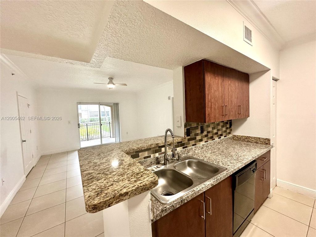 215 SW 117th Ter 14104, Pembroke Pines, FL 33025