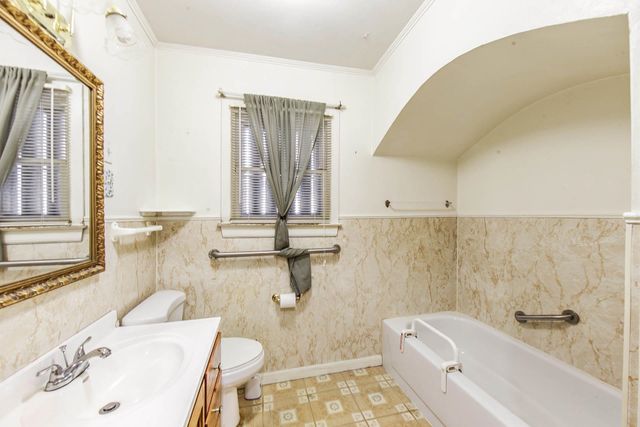 128 St Mary St, Golden Meadow, LA 70357