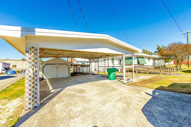 128 St Mary St, Golden Meadow, LA 70357