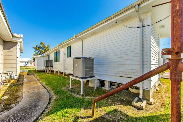 128 St Mary St, Golden Meadow, LA 70357