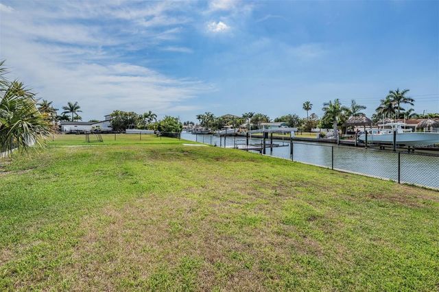 11599 GROVE STREET, Seminole, FL 33772