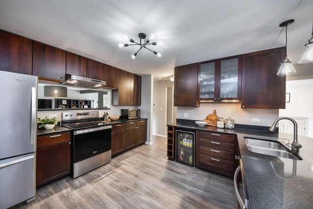 1925 Coach Drive, Naperville, IL 60565