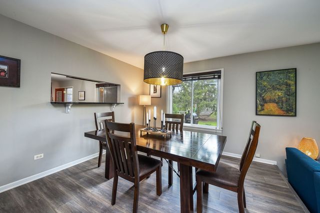 1925 Coach Drive, Naperville, IL 60565