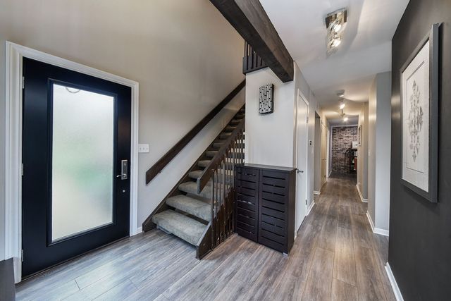 1925 Coach Drive, Naperville, IL 60565
