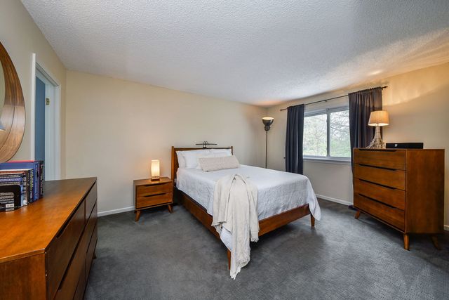 1925 Coach Drive, Naperville, IL 60565