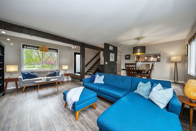 1925 Coach Drive, Naperville, IL 60565