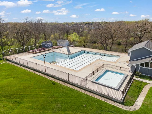 1925 Coach Drive, Naperville, IL 60565