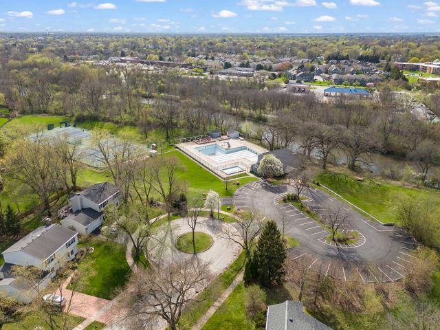1925 Coach Drive, Naperville, IL 60565