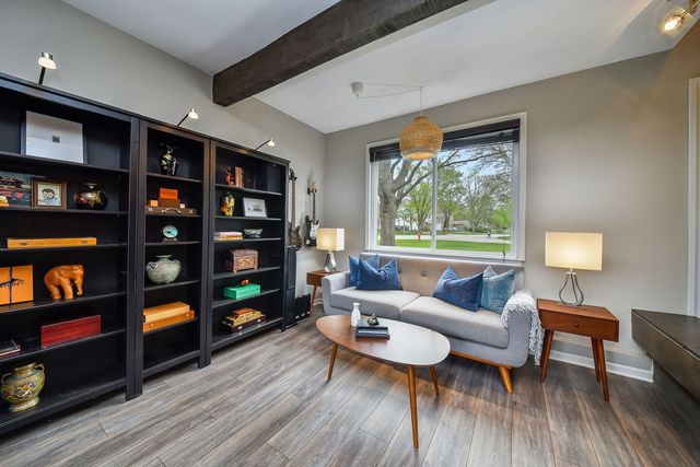 1925 Coach Drive, Naperville, IL 60565