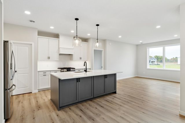 10933 37th Street N, Lake Elmo, MN 55042