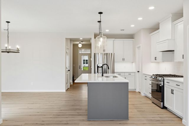 10933 37th Street N, Lake Elmo, MN 55042
