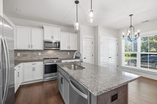 2305 Lacy St, Nashville, TN 37208