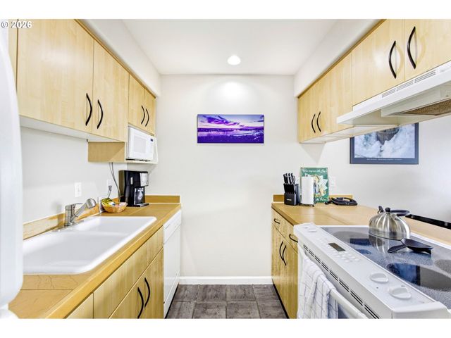 890 Se BAY Blvd 104, Newport, OR 97365