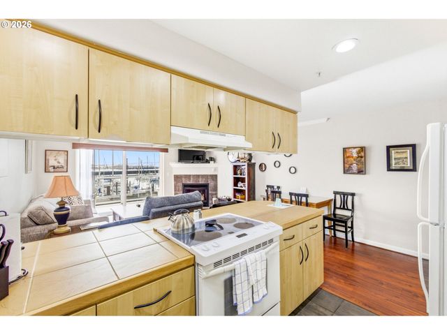 890 Se BAY Blvd 104, Newport, OR 97365