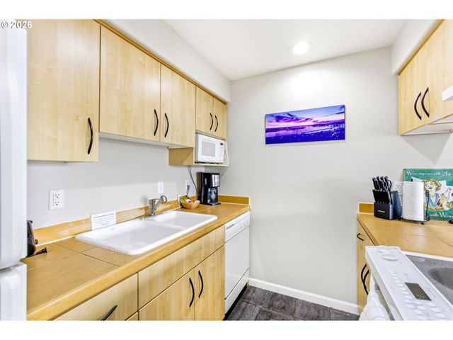 890 Se BAY Blvd 104, Newport, OR 97365