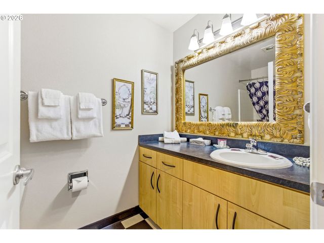 890 Se BAY Blvd 104, Newport, OR 97365