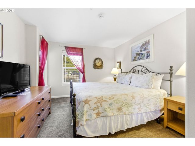 890 Se BAY Blvd 104, Newport, OR 97365