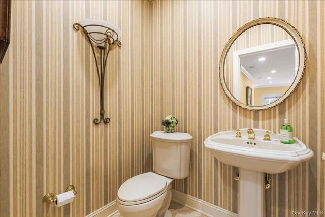 51 Club Pointe Drive, White Plains, NY 10605