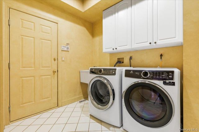 51 Club Pointe Drive, White Plains, NY 10605