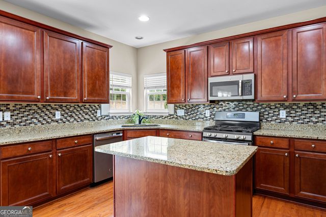 10 Stonebridge Pass, Newnan, GA 30265