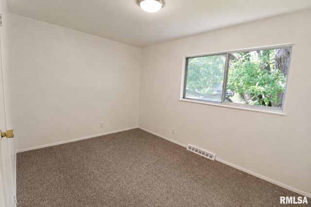 3800 W BRIGHTON Avenue, Peoria, IL 61615