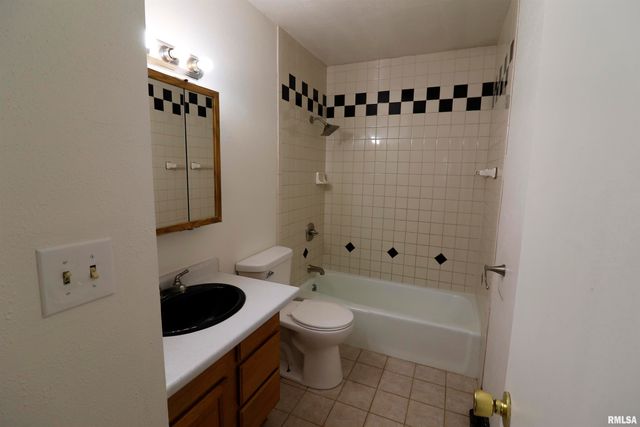 3800 W BRIGHTON Avenue, Peoria, IL 61615