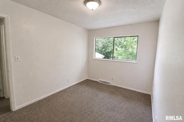 3800 W BRIGHTON Avenue, Peoria, IL 61615