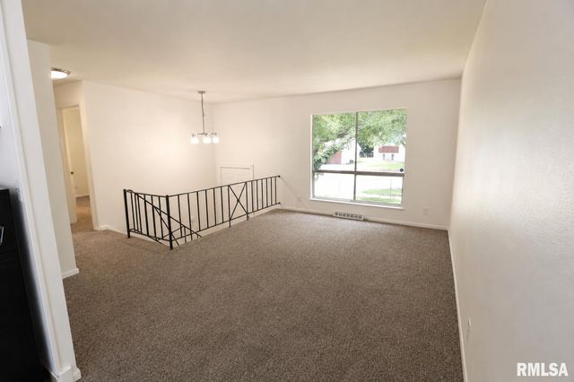 3800 W BRIGHTON Avenue, Peoria, IL 61615