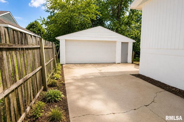 3800 W BRIGHTON Avenue, Peoria, IL 61615