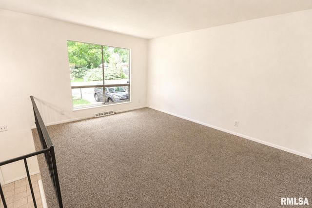 3800 W BRIGHTON Avenue, Peoria, IL 61615