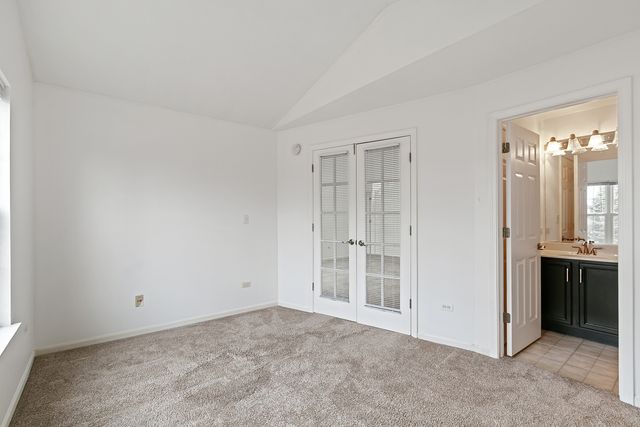 2604 Sheehan Court 204, Naperville, IL 60564