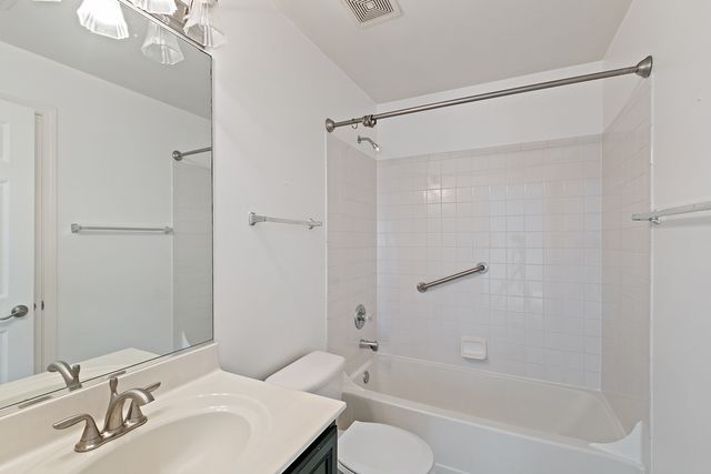 2604 Sheehan Court 204, Naperville, IL 60564