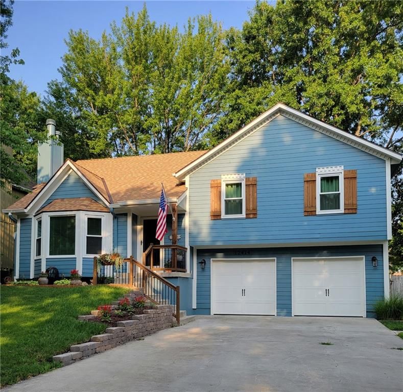 12414 S Blackfoot Drive, Olathe, KS 66062