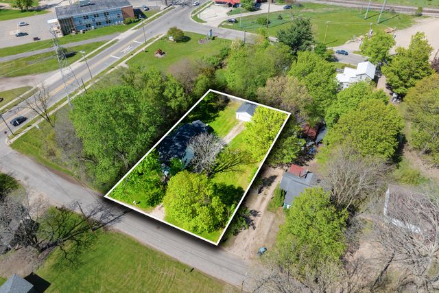 115 E Maple Street, Plainwell City, MI 49080