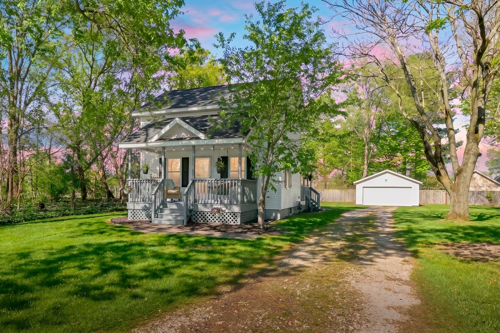 115 E Maple Street, Plainwell City, MI 49080