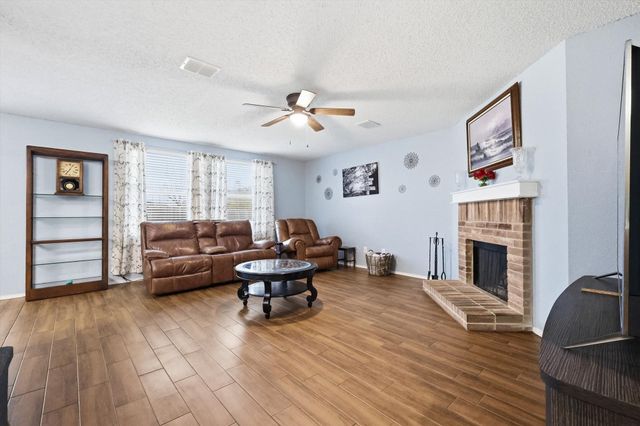 1528 Fieldstone Drive, Little Elm, TX 75068