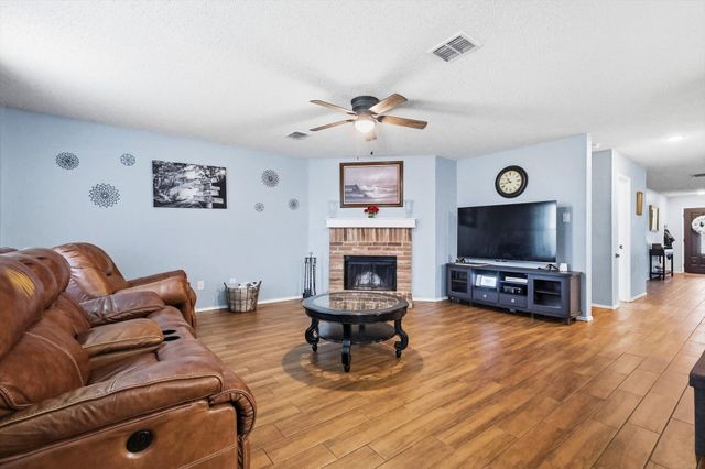 1528 Fieldstone Drive, Little Elm, TX 75068