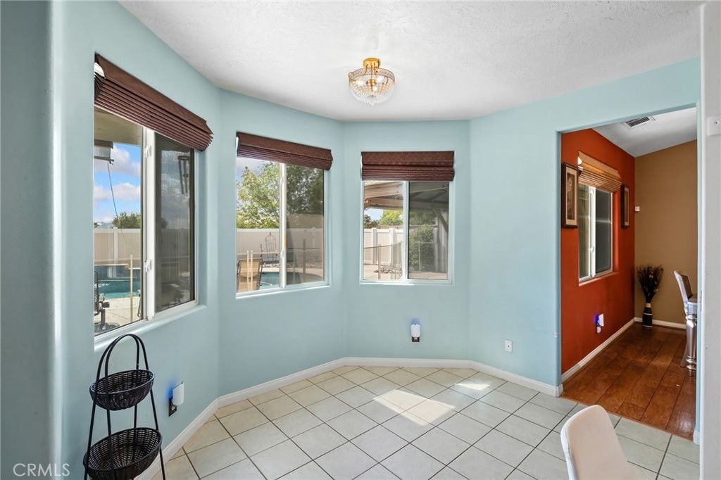 Image 13 of property listing at 17112 Century Plant, Apple Valley, CA 92307