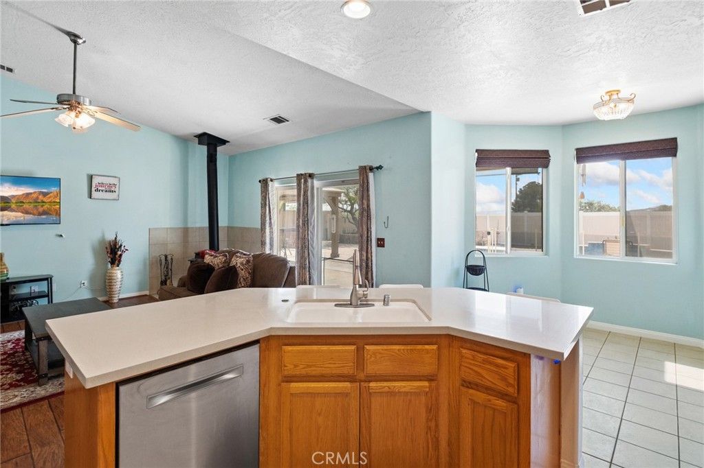 Image 16 of property listing at 17112 Century Plant, Apple Valley, CA 92307