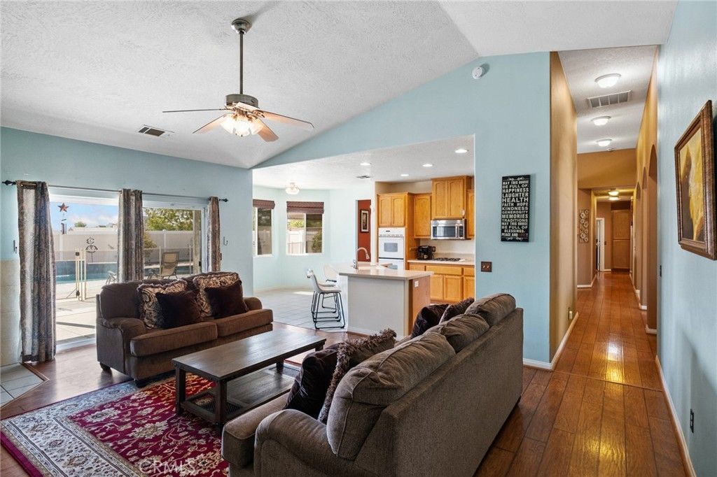 Image 22 of property listing at 17112 Century Plant, Apple Valley, CA 92307