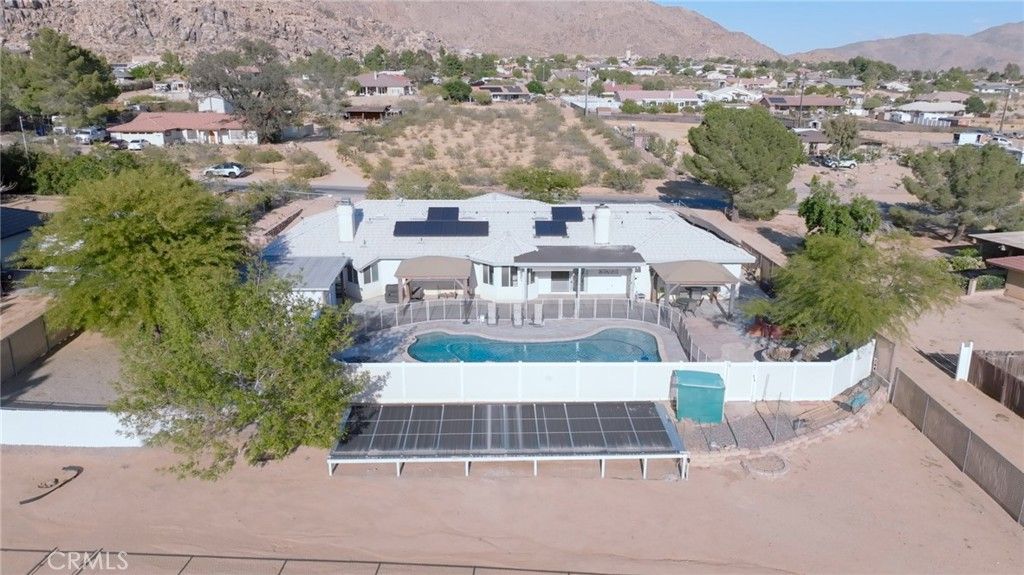 Image 4 of property listing at 17112 Century Plant, Apple Valley, CA 92307