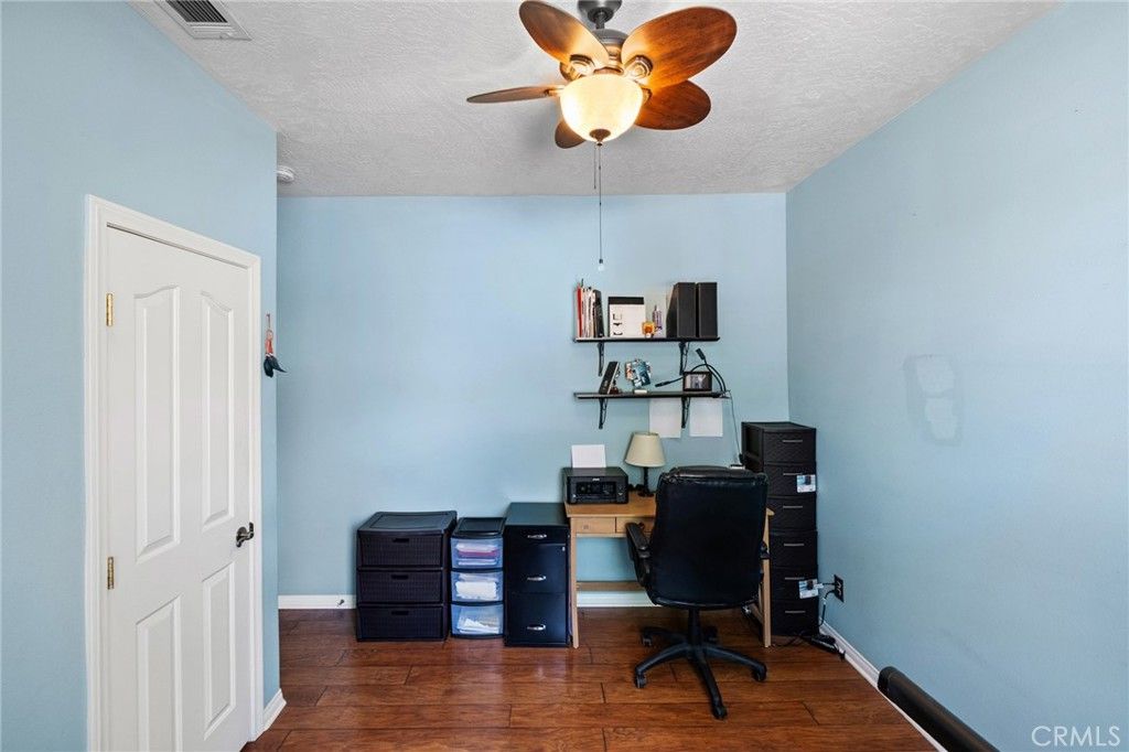 Image 41 of property listing at 17112 Century Plant, Apple Valley, CA 92307