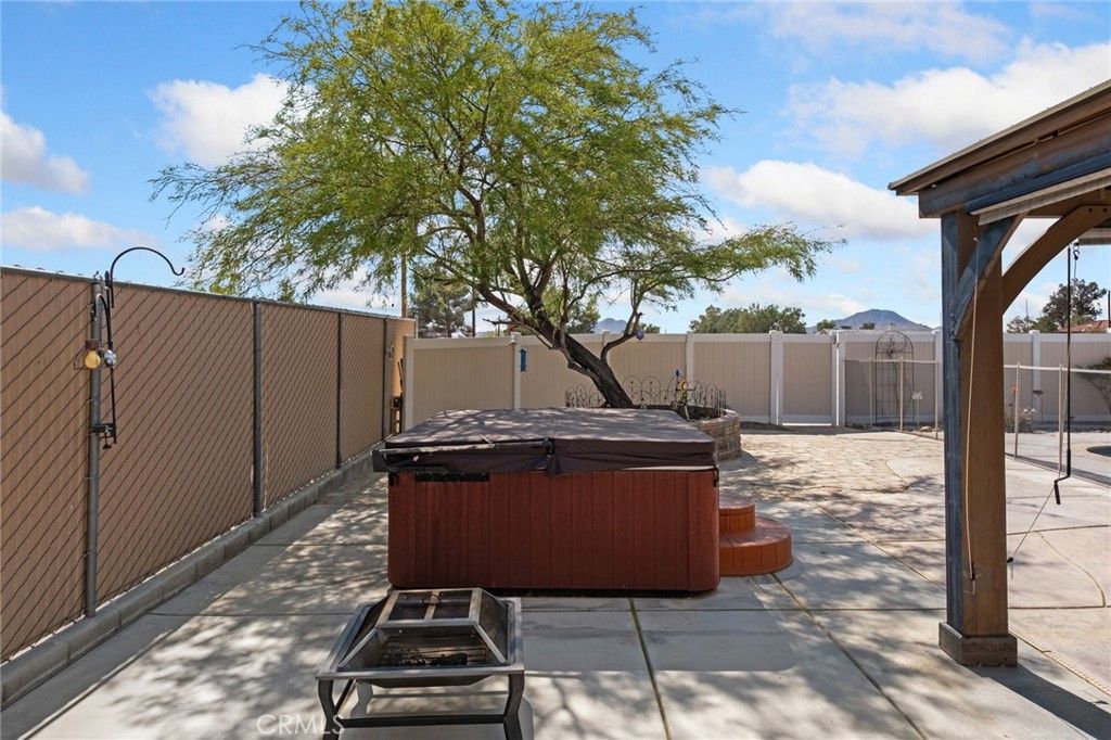 Image 51 of property listing at 17112 Century Plant, Apple Valley, CA 92307