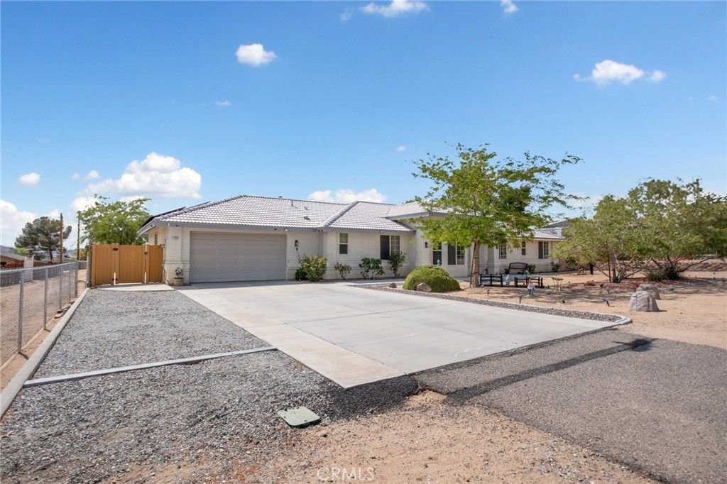 Image 6 of property listing at 17112 Century Plant, Apple Valley, CA 92307