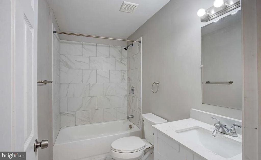 Image 18 of property listing at 712 WINSTON AVE, Baltimore, MD 21212