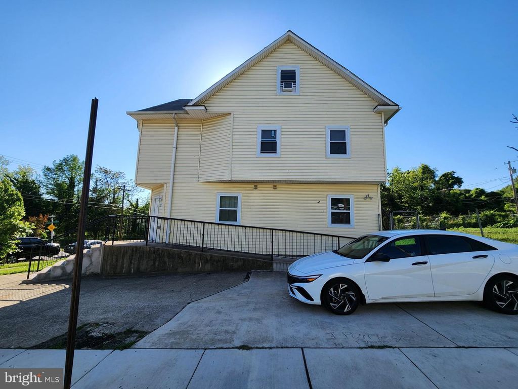 Image 2 of property listing at 712 WINSTON AVE, Baltimore, MD 21212
