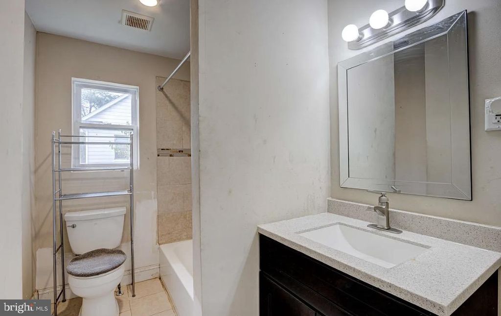 Image 28 of property listing at 712 WINSTON AVE, Baltimore, MD 21212