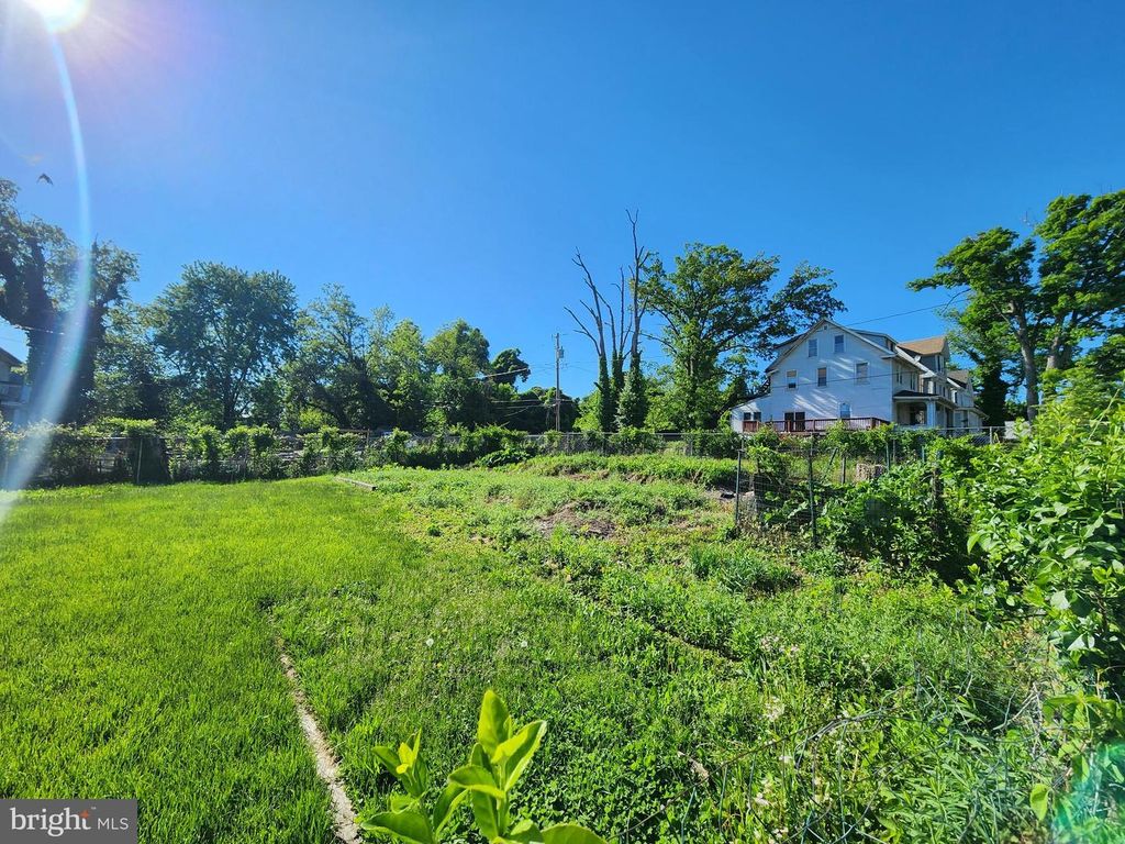 Image 7 of property listing at 712 WINSTON AVE, Baltimore, MD 21212